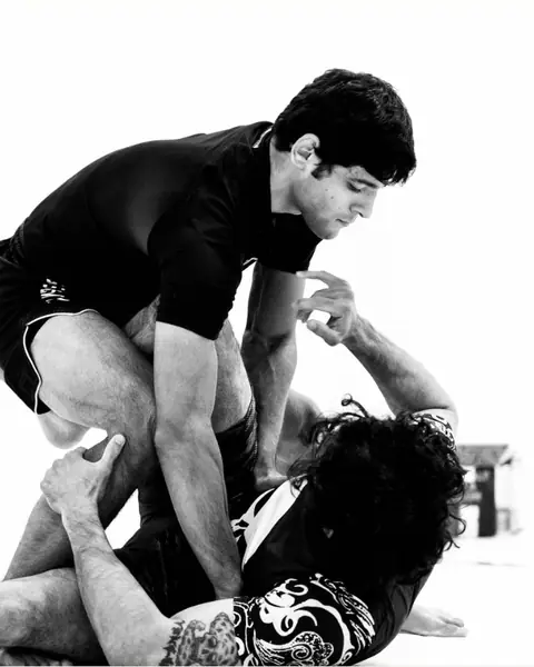 No-Gi training in rash guards